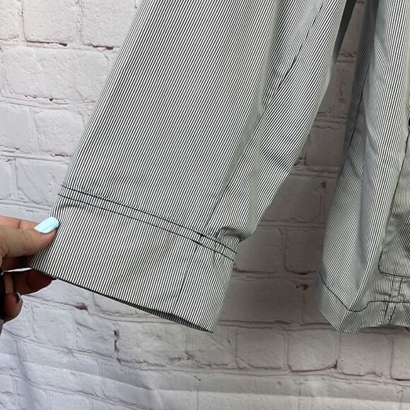 Alia. Black and white pin striped lightweight jacket/windbreaker.  Women's 18 - Picture 4 of 10